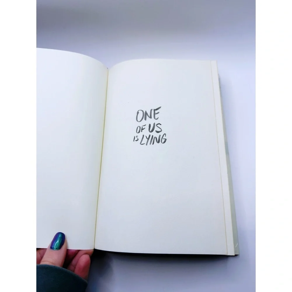 Book Bundle: We Were Liars & One Of Us Is Lying